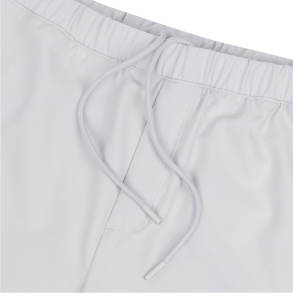 NWT  Greg Norman All Day Comfort Short Silver Size XL - Picture 2 of 9